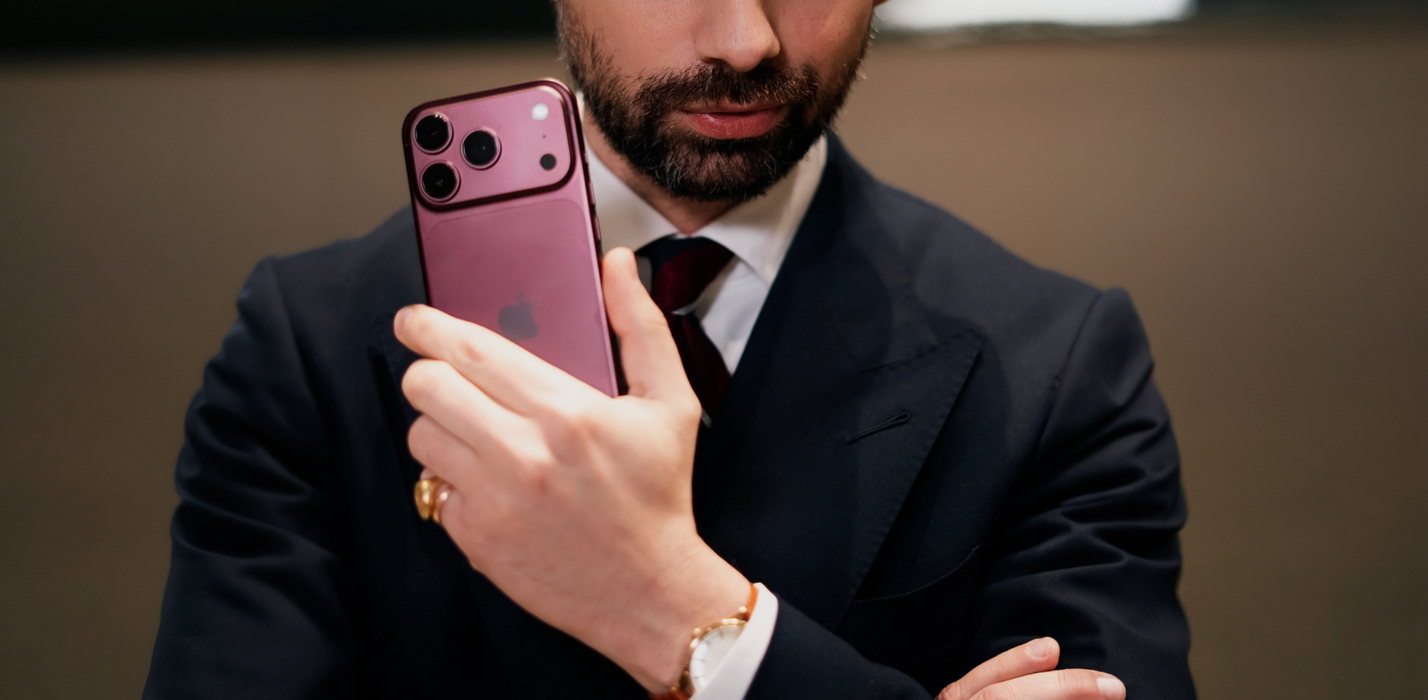 Новый iPhone 18 Pro Max или идеальный костюм?