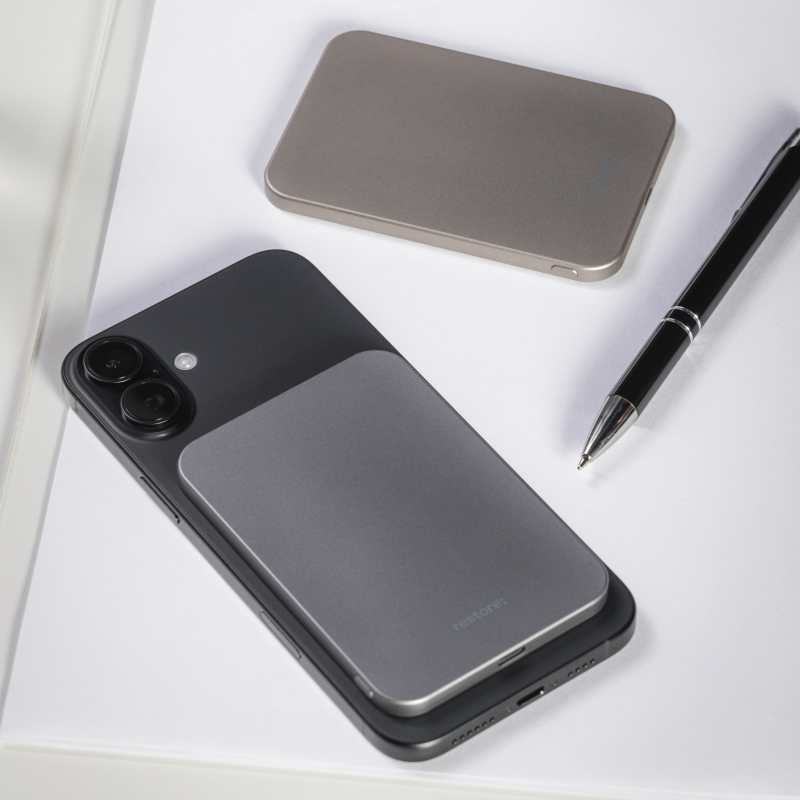 Магнитный беспроводной внешний АКБ restore: hello, world! Magsafe, 10W, 3000 mAh, темно-серый Фото-8